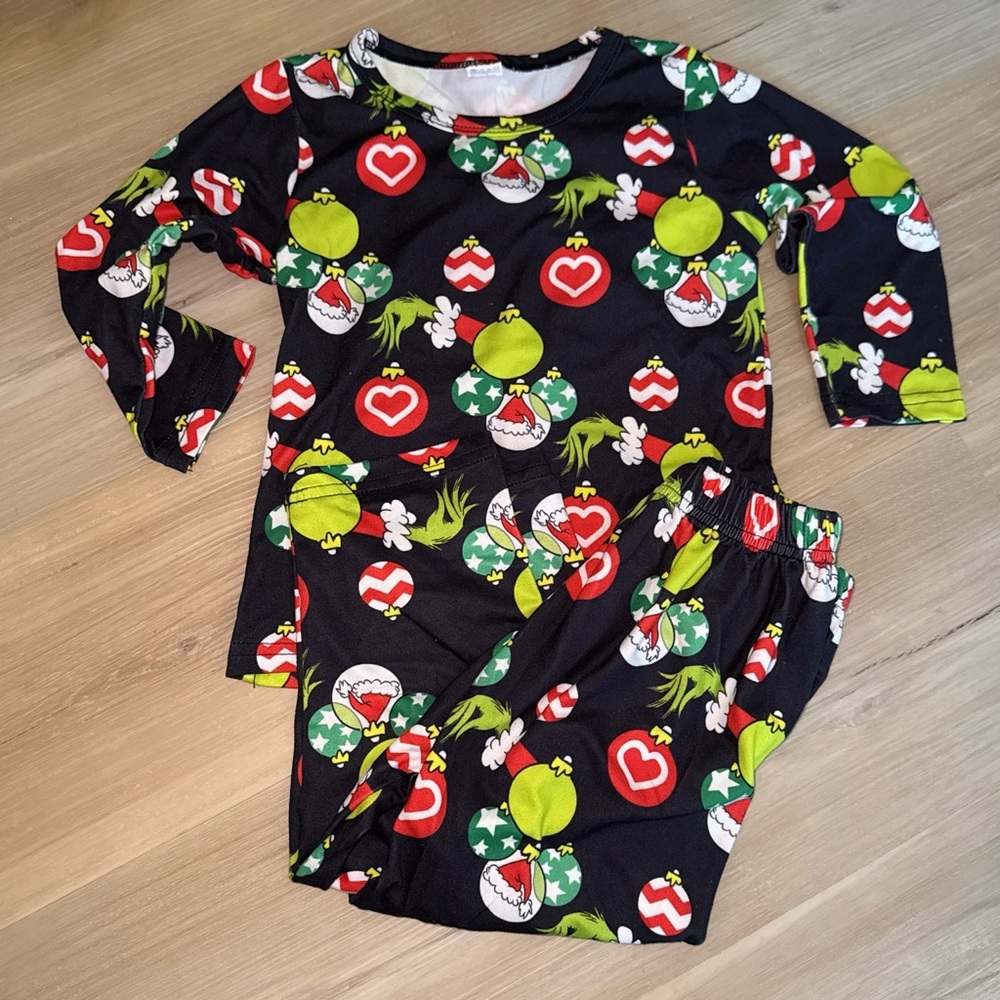 The Grinch by Dr. Seuss Pajama Set 3T